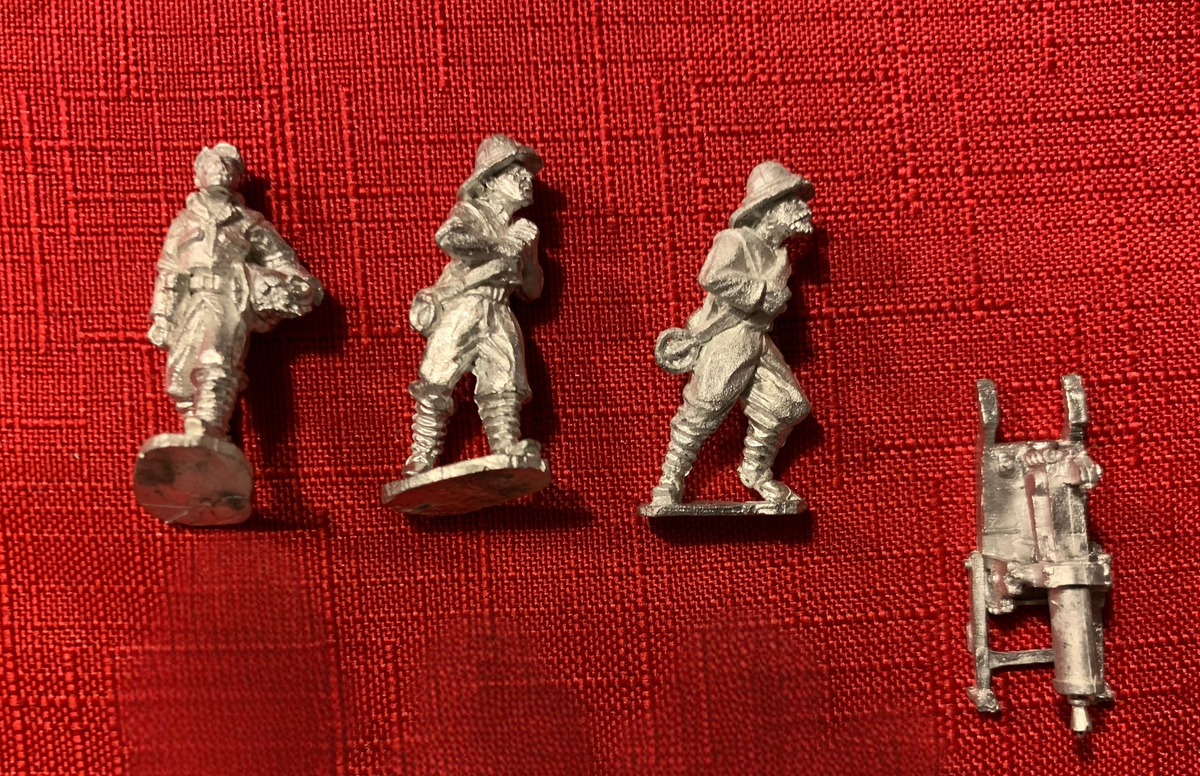 German (Europeans) in Sun Helmet Moving HMG Team - BG-WIAG10M